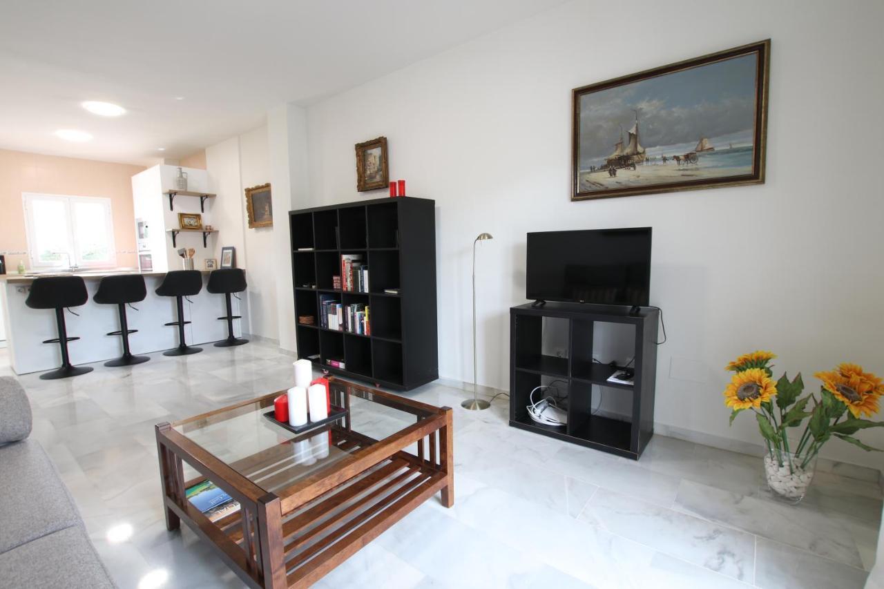 Tess Apartamento Buganvilla Lauro Golf Appartement *